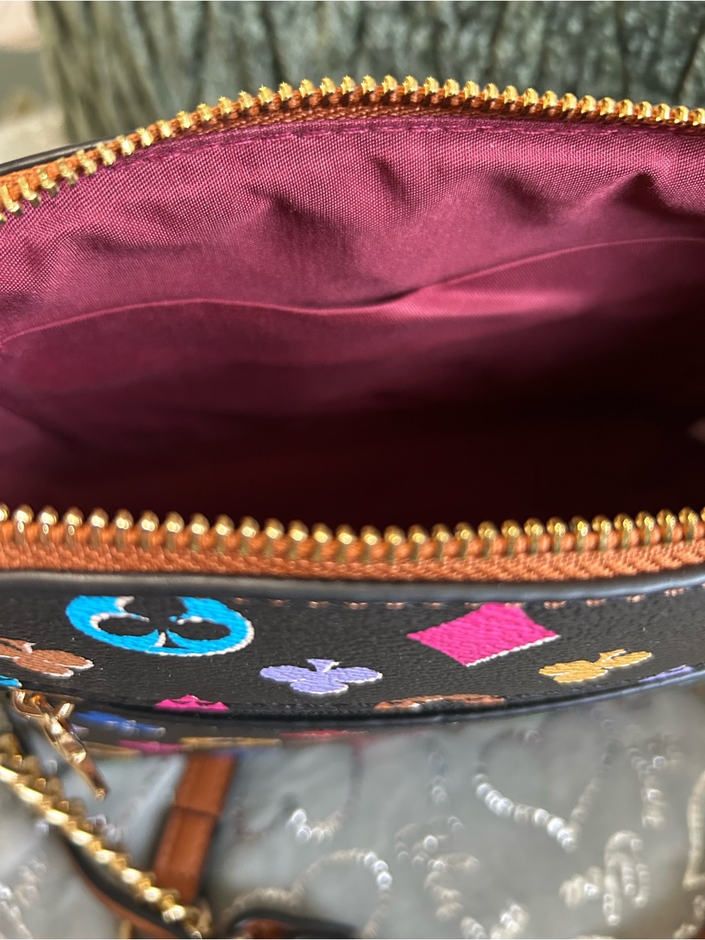 NWT Multicolor Playing Card Suits Deco Bee Accent Crossbody Bag & Wallet Set - Picture 9 of 13